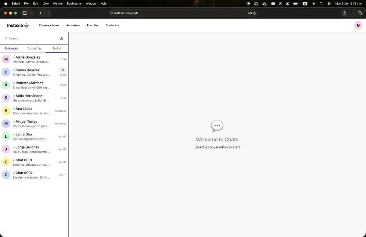 Panel de conversaciones de Instaxia — bandeja de chats de WhatsApp con agente de IA